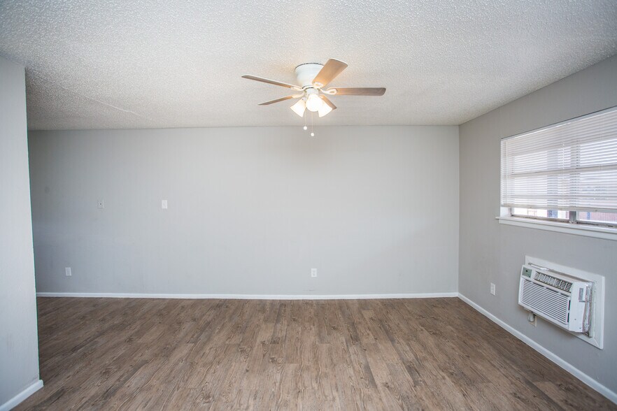 More Photos Of 7410 Quaker Ave, Lubbock Apartments For Sale