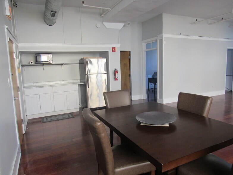 More Photos Of 1529 W Armitage Ave, Chicago Loft Creative Space For Sale