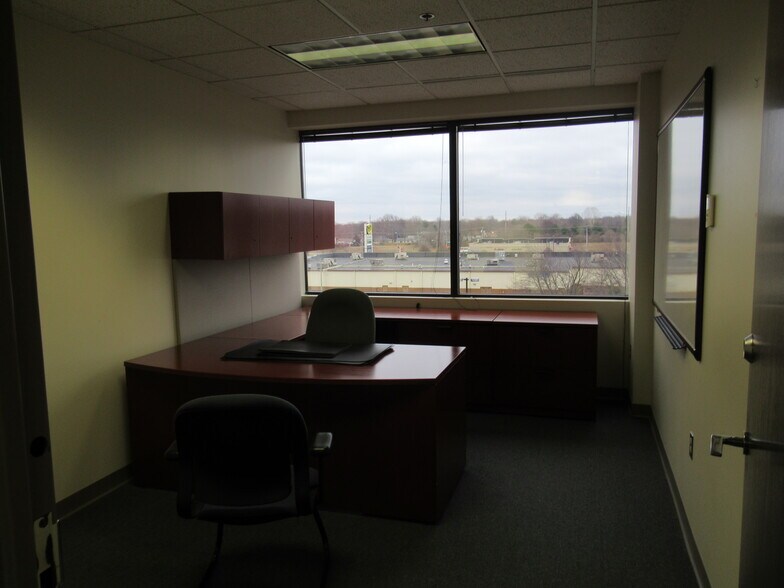 More Photos Of 3201 W White Oaks Dr, Springfield Office For Sale