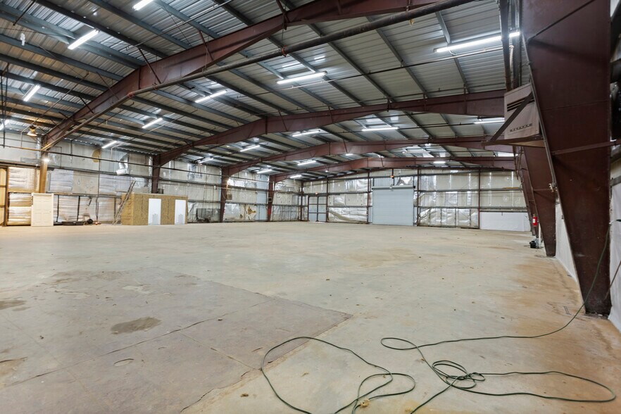 More Photos Of 207 N Kenneth St, Walhalla Warehouse For Lease