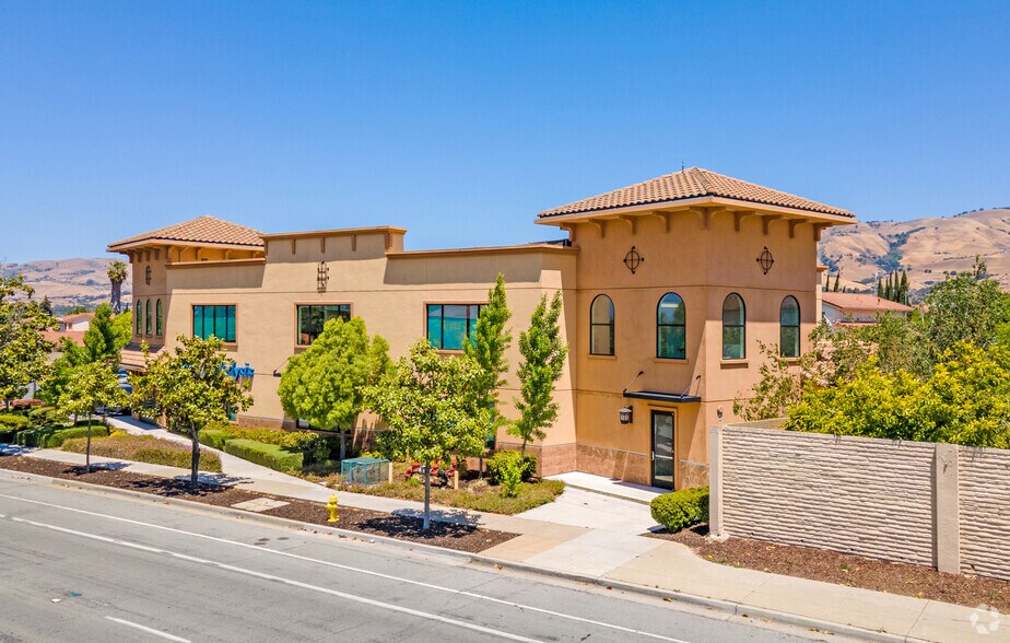 More Photos Of 3162 S White Rd, San Jose Medical For Sale