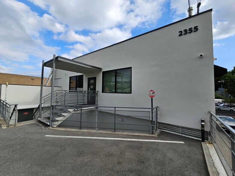 More Photos Of 2355-2357 Honolulu Ave, Montrose Office For Lease