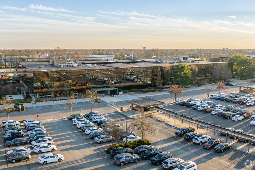 More Photos Of 300 Jericho Quadrangle, Jericho Office For Lease