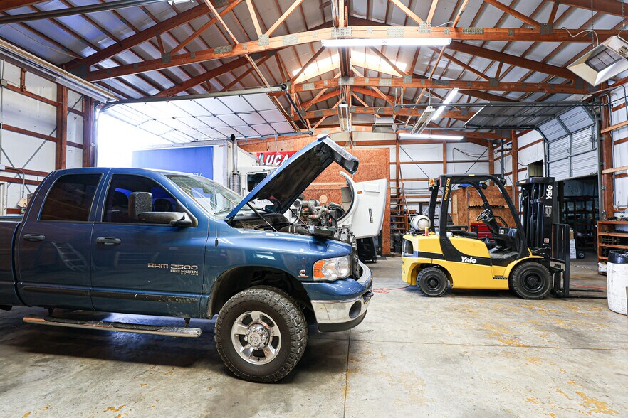 More Photos Of 430 US-62 E, Eddyville Auto Repair For Sale