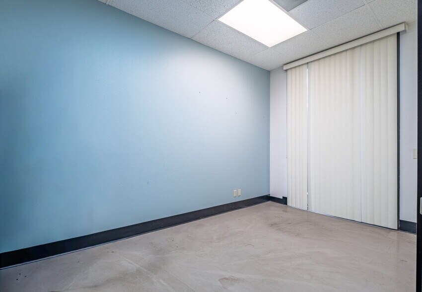 More Photos Of 550 N Golden Circle Dr, Santa Ana Office For Lease