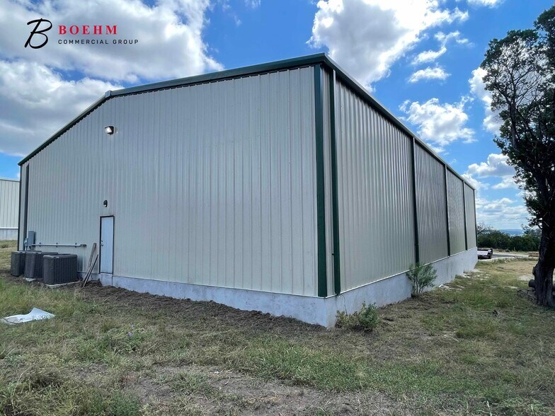 More Photos Of 347 E FM 289, Comfort Warehouse For Lease