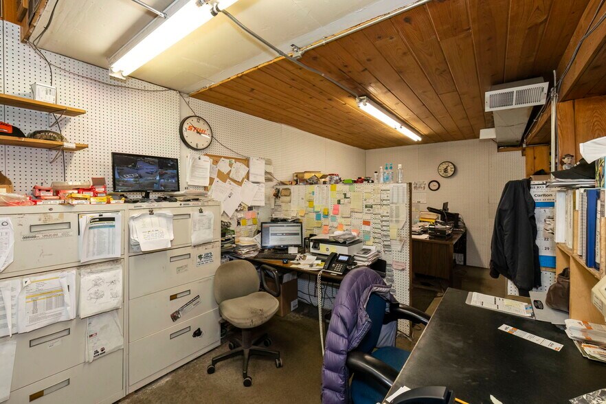 More Photos Of 901 Bay St, Port Orchard Storefront For Sale