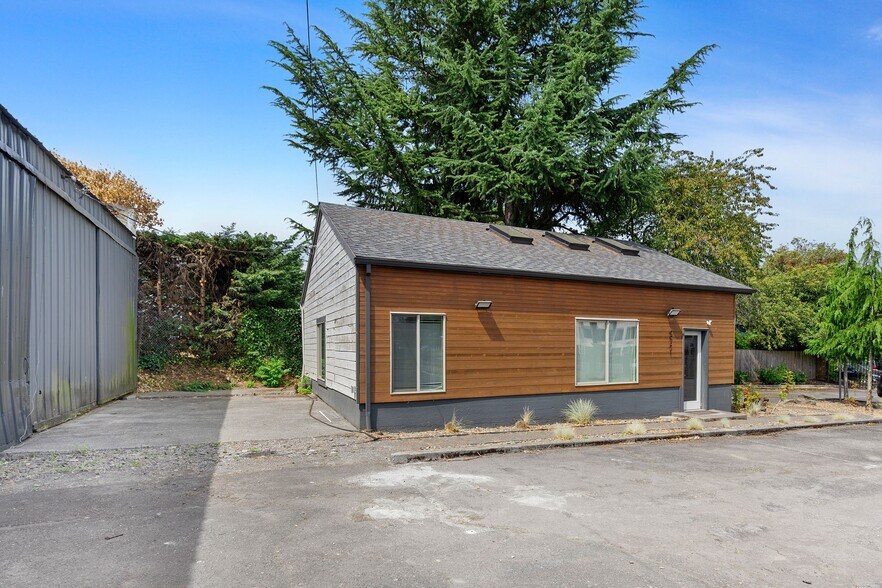 More Photos Of 6931 NE Martin Luther King Jr Blvd, Portland Auto Repair For Sale