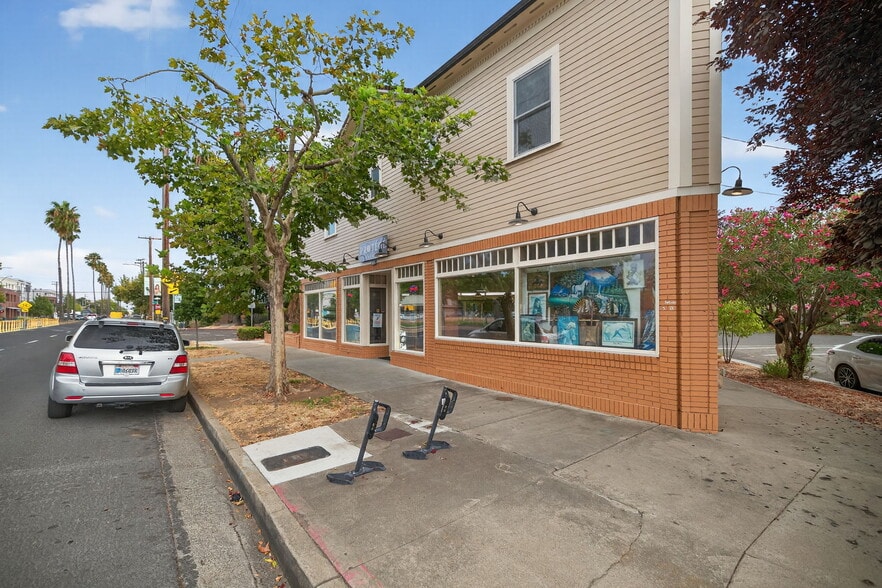 More Photos Of 3300 Broadway St, Sacramento Storefront Retail Office For Lease