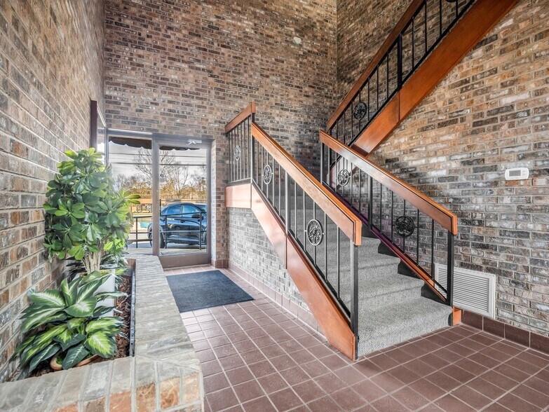 More Photos Of 1612 Asheville Hwy, Hendersonville Office For Sale