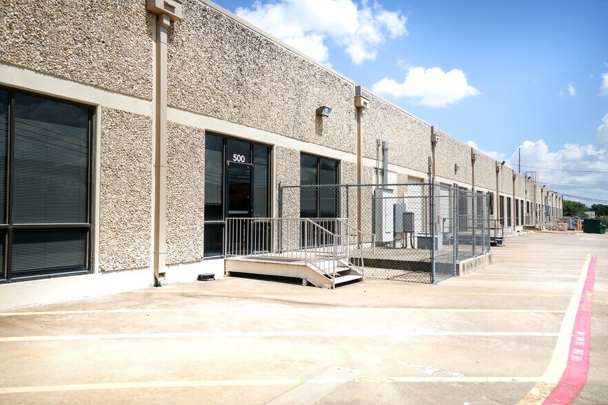 More Photos Of 2535 Brockton Dr, Austin Unknown For Lease