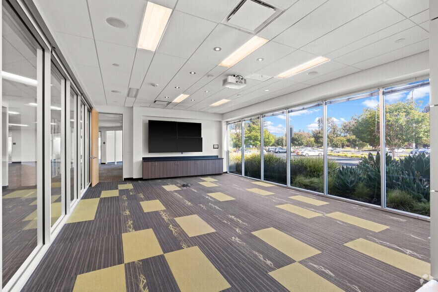 More Photos Of 2580 Junction Ave, San Jose Research And Development For Lease