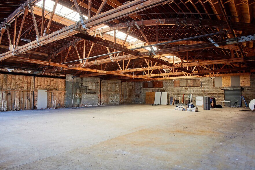 More Photos Of 3640 W Armitage Ave, Chicago Storefront For Lease