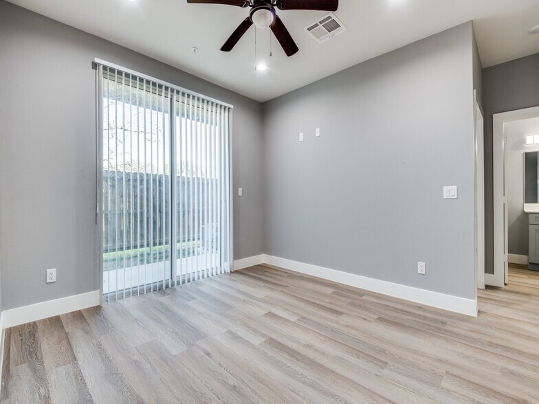 More Photos Of 1100 Us-90 Hwy W, Sealy Apartments For Sale