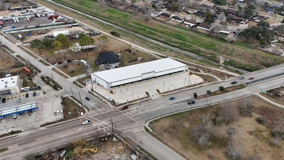 More Photos Of 14211 Hiram Clarke Rd, Houston Storefront For Lease