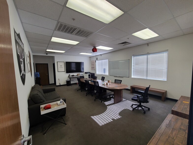 More Photos Of 1120 Grier Dr, Las Vegas Warehouse For Lease