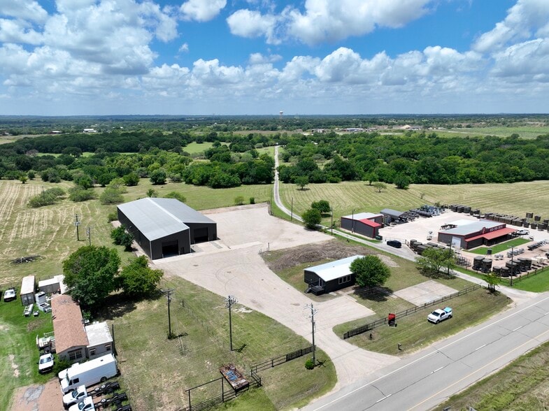 More Photos Of 4528 S Interstate 35, Alvarado Warehouse For Lease