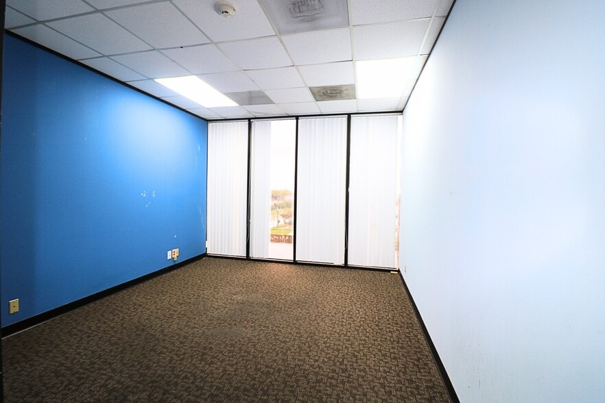More Photos Of 6100 Corporate Dr, Houston Office For Lease