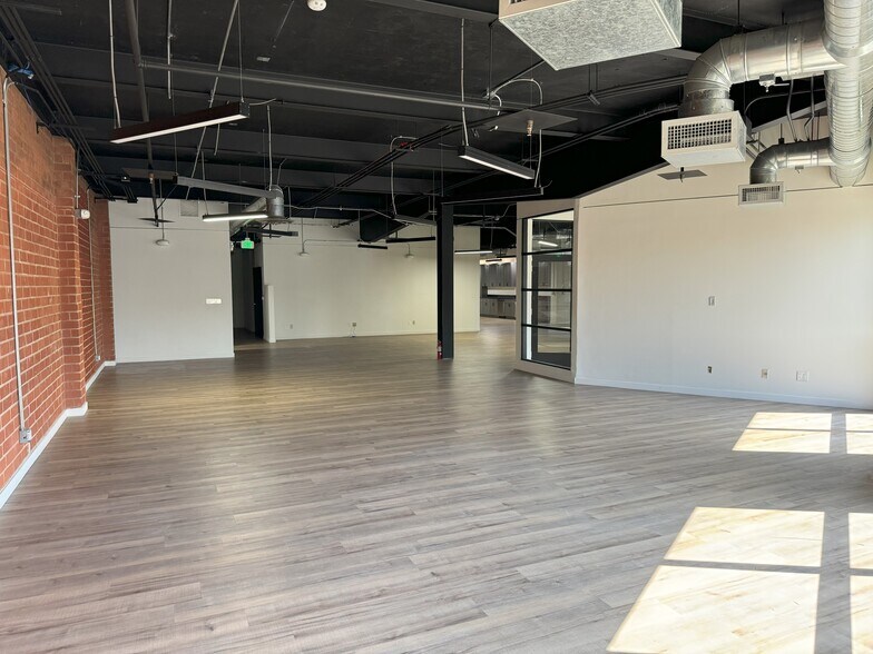 More Photos Of 135 W Magnolia Blvd, Burbank Loft Creative Space For Lease