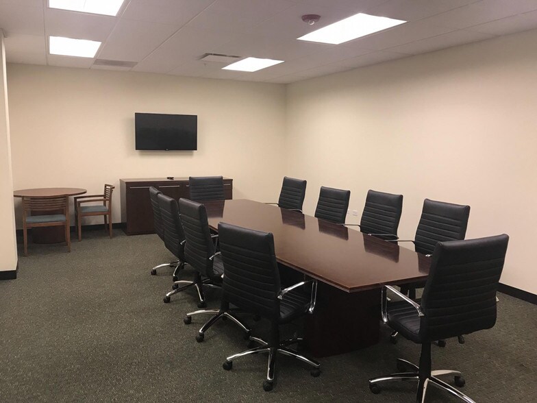 More Photos Of 1205 Milwaukee Ave, Glenview Self Storage For Lease