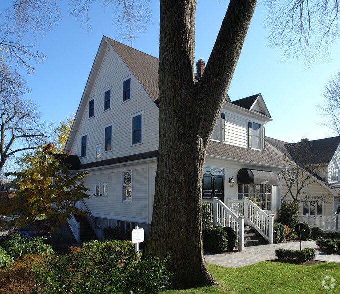 More Photos Of 23 Benedict Pl, Greenwich General Retail For Lease