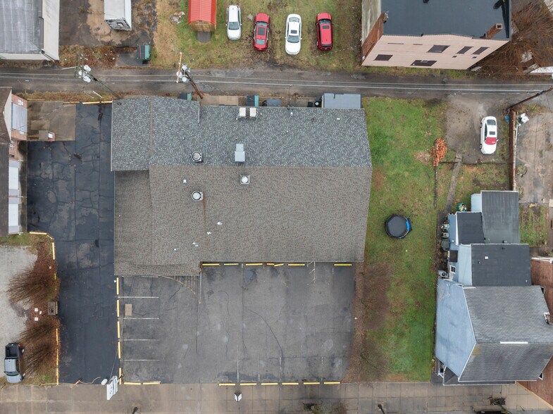 More Photos Of 3052 Belmont St, Bellaire General Retail For Sale