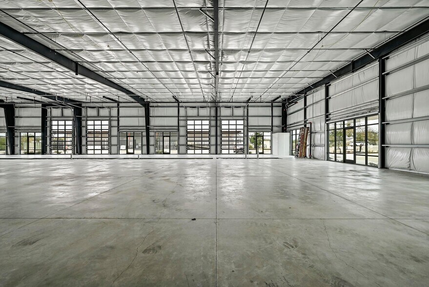 More Photos Of 300 Co Rd 199, Hutto Flex For Lease