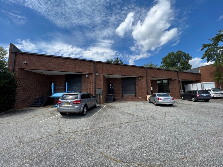 More Photos Of 18-22 Oak Branch Dr, Greensboro Light Distribution For Lease