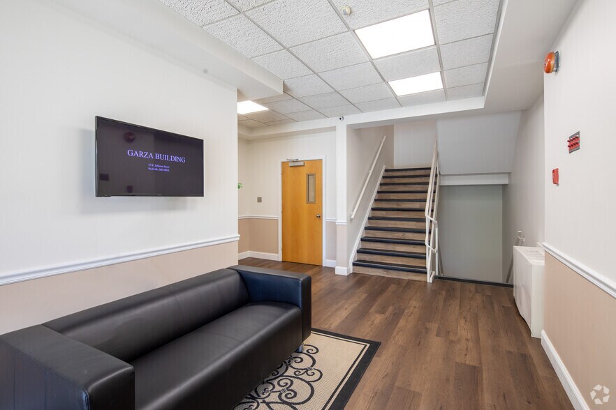 More Photos Of 17 W Jefferson St, Rockville Coworking Space