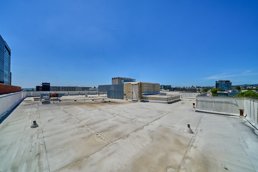 More Photos Of 8737 Beverly Blvd, West Hollywood Medical For Sale