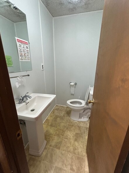 More Photos Of 600-604 W Washington St, Suffolk Storefront Retail Office For Lease