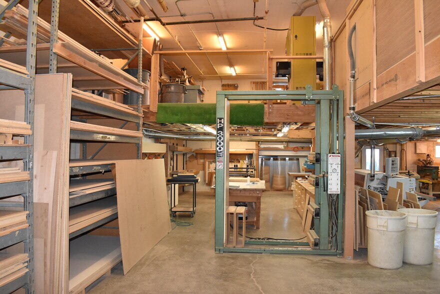 More Photos Of 471 E 10th St, Ketchum Warehouse For Sale