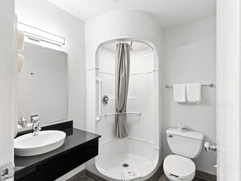 More Photos Of 1150 Wilkins Cir, Casper Hotel For Sale