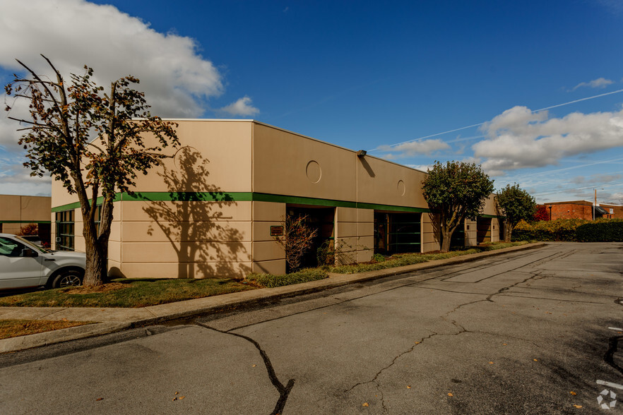 Primary Photo Of 1838 Elm Hill Pike, Nashville Showroom For Lease