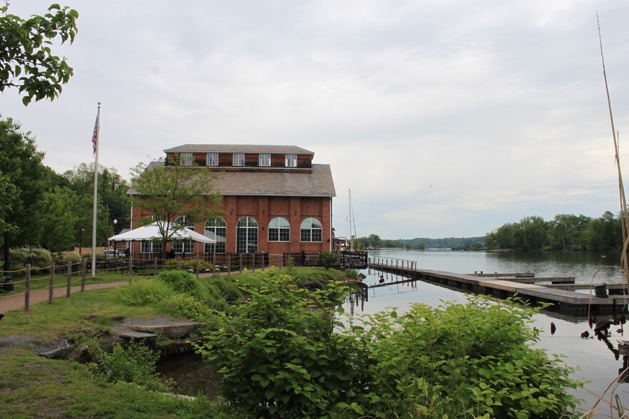More Photos Of 88-110 Rondout Landing, Kingston Restaurant For Sale