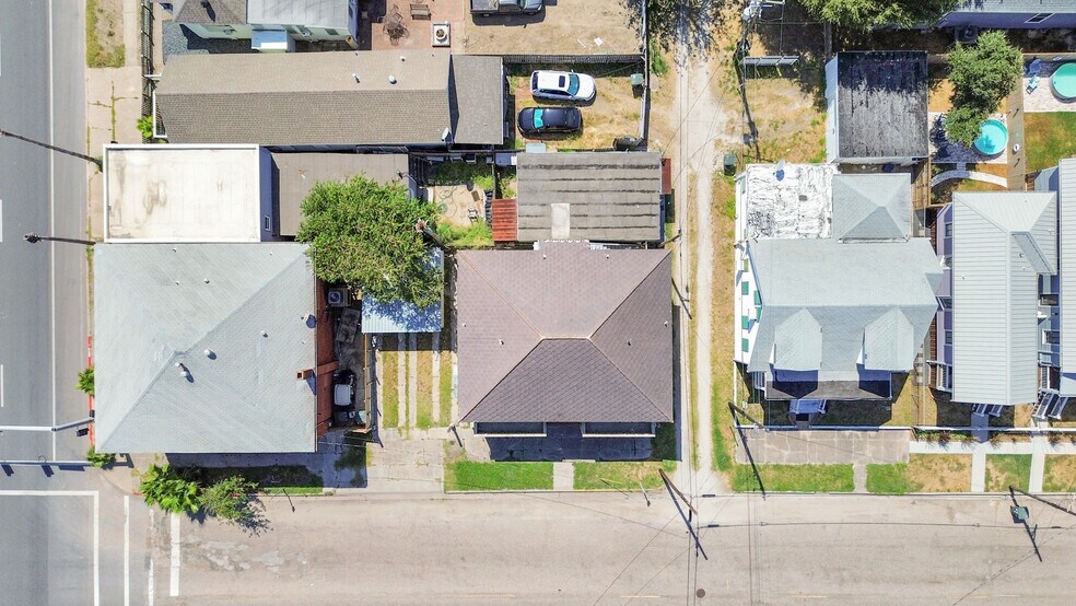 More Photos Of 915 8th St, Galveston Apartments For Sale