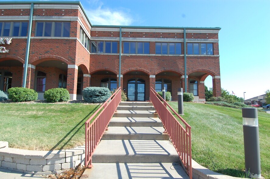 More Photos Of 2346 Mormon Trek Blvd, Iowa City Office For Lease