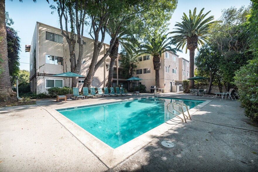 More Photos Of 6121 Woodman Ave, Van Nuys Apartments For Sale