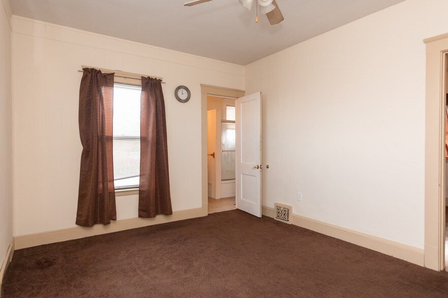 More Photos Of 6001 State Rd, Parma Restaurant For Sale