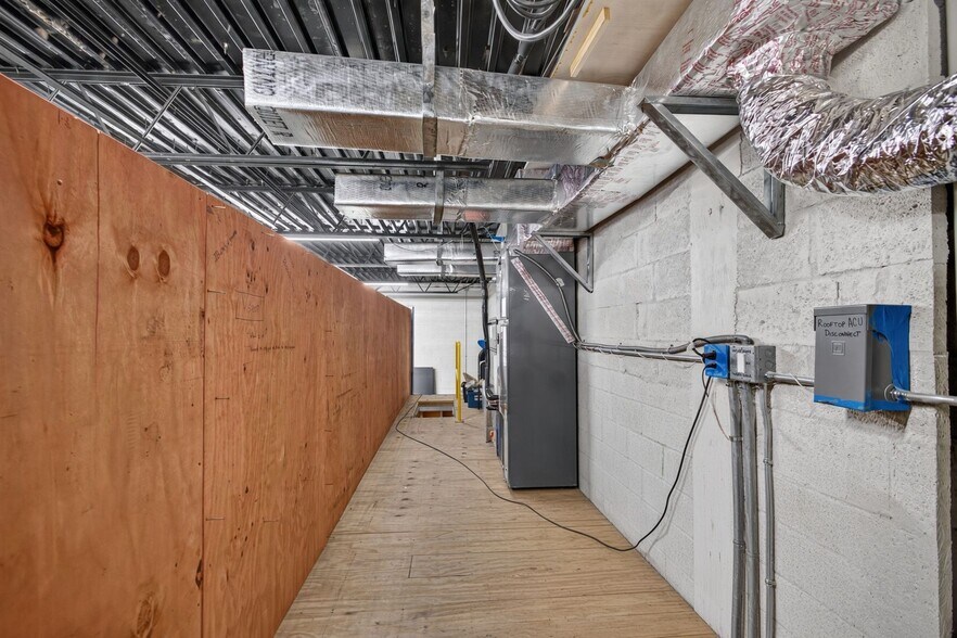 More Photos Of 1334 S Killian Dr, Lake Park Warehouse For Sale
