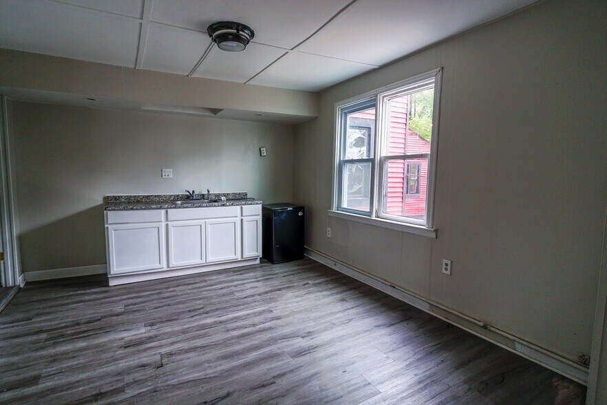 More Photos Of 117 Nippersink Rd, Fox Lake Apartments For Sale