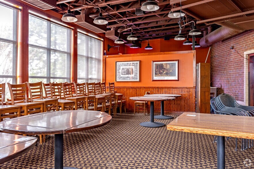 More Photos Of 700 Six Flags Dr, Arlington Restaurant For Lease