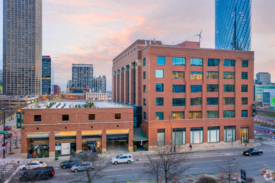 More Photos Of 651-659 W Washington Blvd, Chicago Office For Lease
