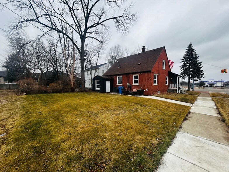 More Photos Of 26101 W Warren St, Dearborn Heights Flex For Lease