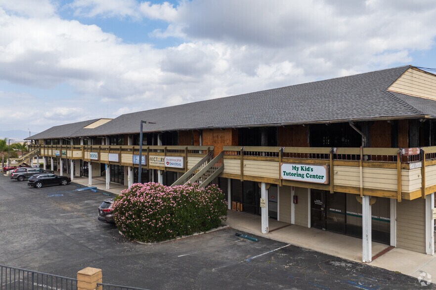 Primary Photo Of 23226-23254 Lyons Ave, Newhall Storefront Retail Office For Sale