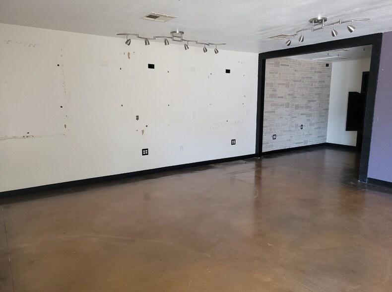 More Photos Of 1557 E Broad St, Mansfield Loft Creative Space For Lease