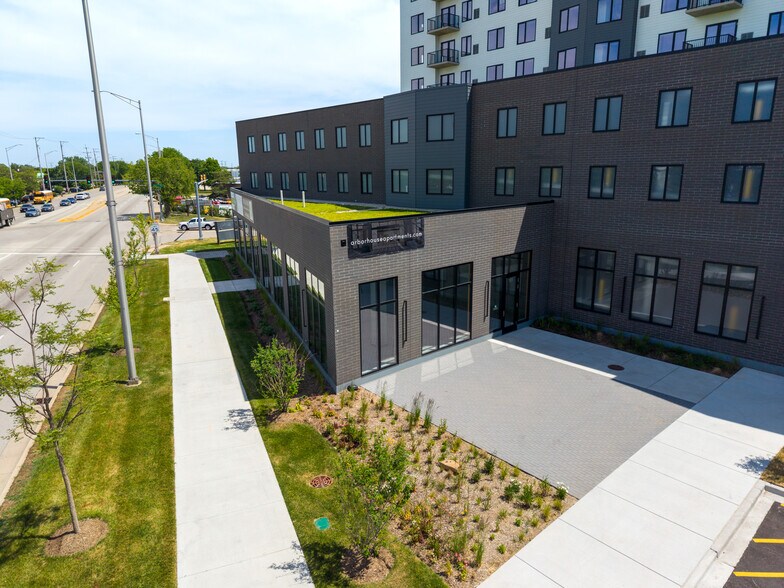 More Photos Of 25 E Algonquin Rd, Arlington Heights Apartments For Lease
