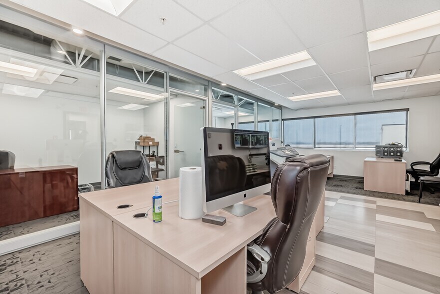 More Photos Of 9040-9058 22nd Ave SW, Edmonton Showroom For Sale