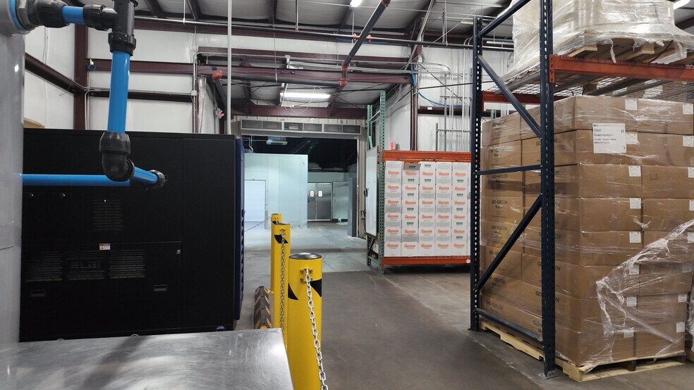 More Photos Of 1907 Gateway Blvd, Charlotte Warehouse For Sale