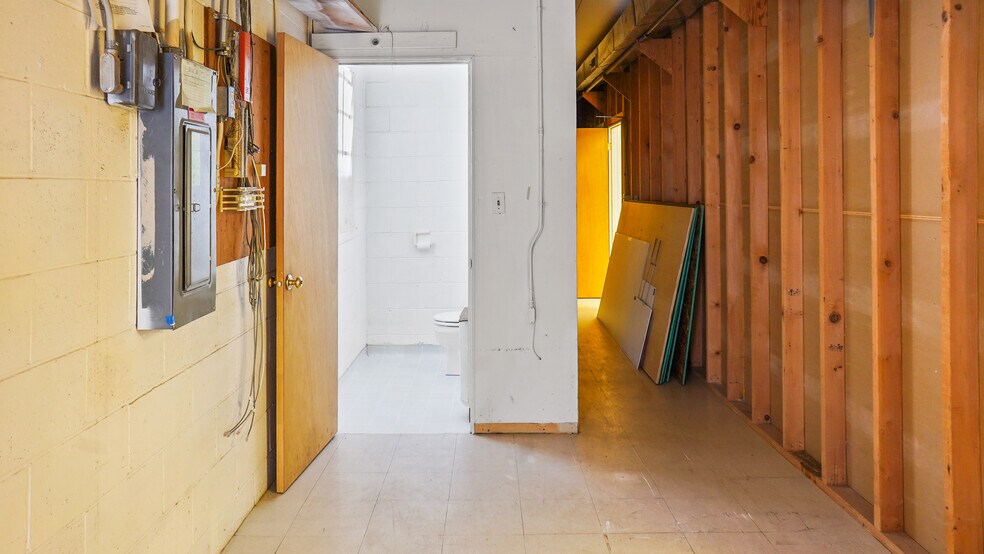 More Photos Of 716 E Main St, Othello Storefront Retail Office For Sale